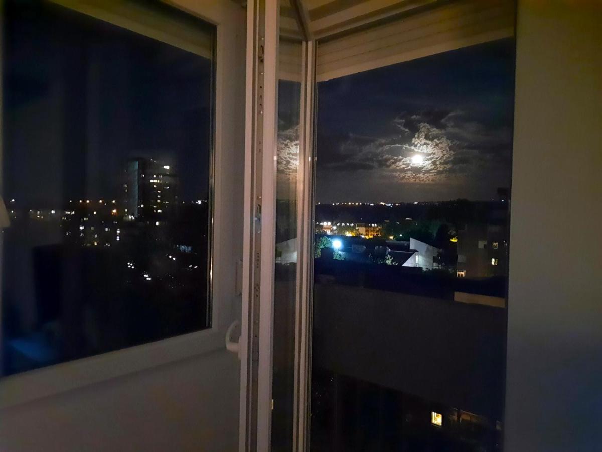 Blue Moon Apartman Újvidék Kültér fotó